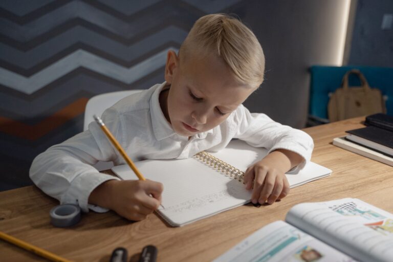Navigating the Hybrid Education Era: Customizing Your Child’s Learning